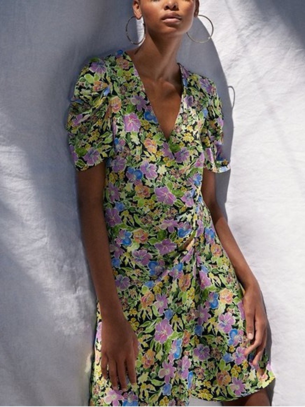 Nwt Zara women’s xs Floral V-Neck Short Dress in Multi Floral